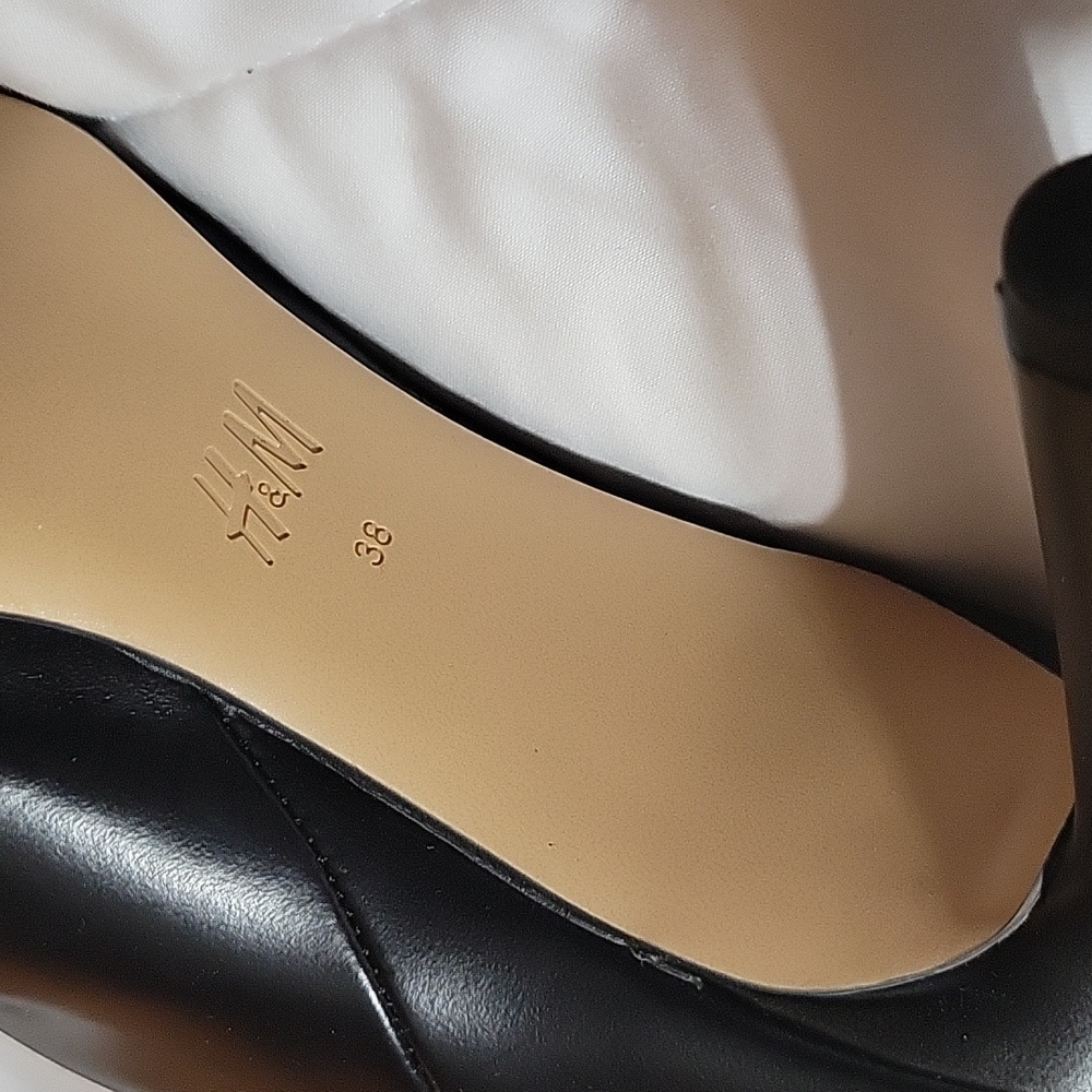 High Boots - Picture 2 of 2
